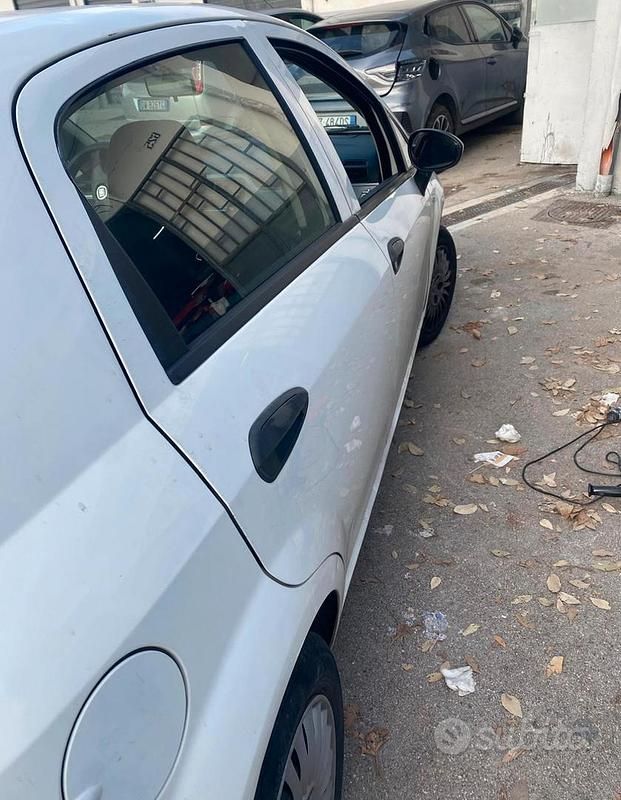 Usata Fiat Grande Punto 65 CV (47 kW) 2007 Bianco Utilitaria