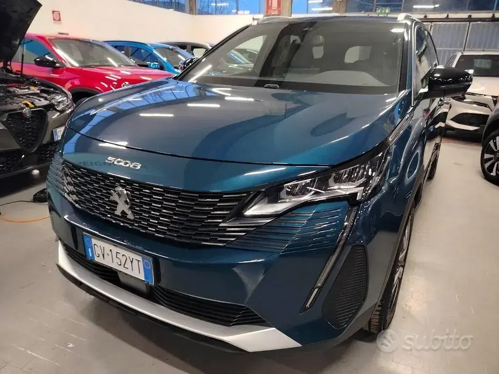 Usata Peugeot 5008 Allure 131 CV (96 kW) 2024 Blu SUV