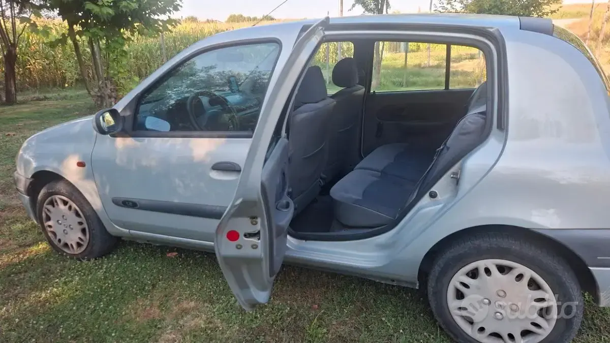 Usata Renault Clio 58 CV (42 kW) 2000 Grigio Berlina