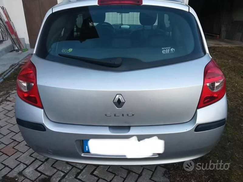 Usata Renault Clio II 75 CV (55 kW) 2008 Grigio Utilitaria
