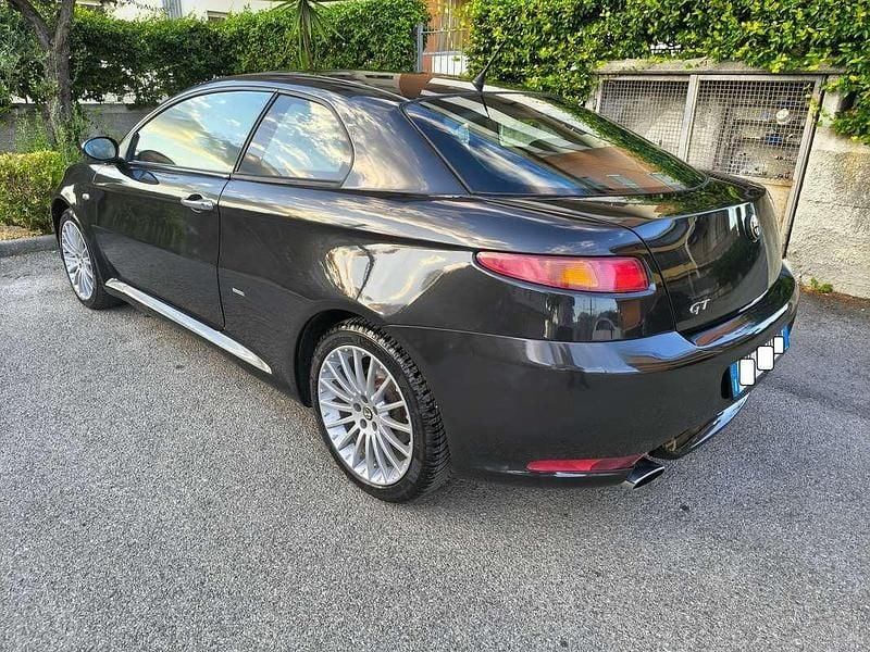 Nero Usata 2004 Alfa Romeo GT Distinctive Coupé | 3600 € (Buon prezzo) - Immagine 1/4