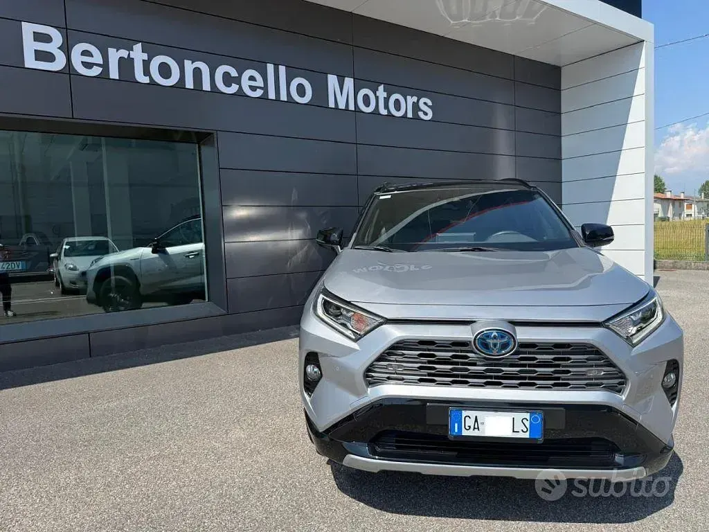 Usata Toyota RAV4 Hybrid Style 178 CV (130 kW) 2020 Grigio SUV
