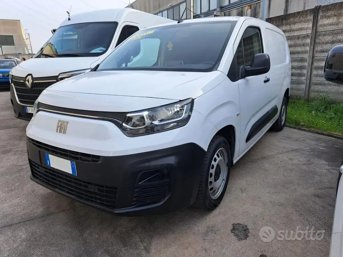 Usata Fiat Doblò 101 CV (74 kW) 2023 Bianco Monovolume