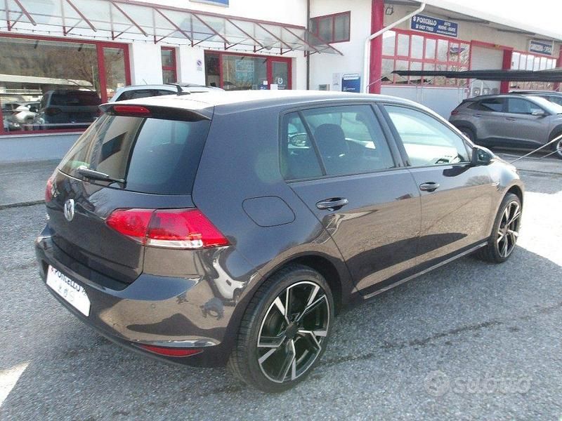 Usata VW Golf VII 86 CV (63 kW) 2015 Grigio scuro Berlina
