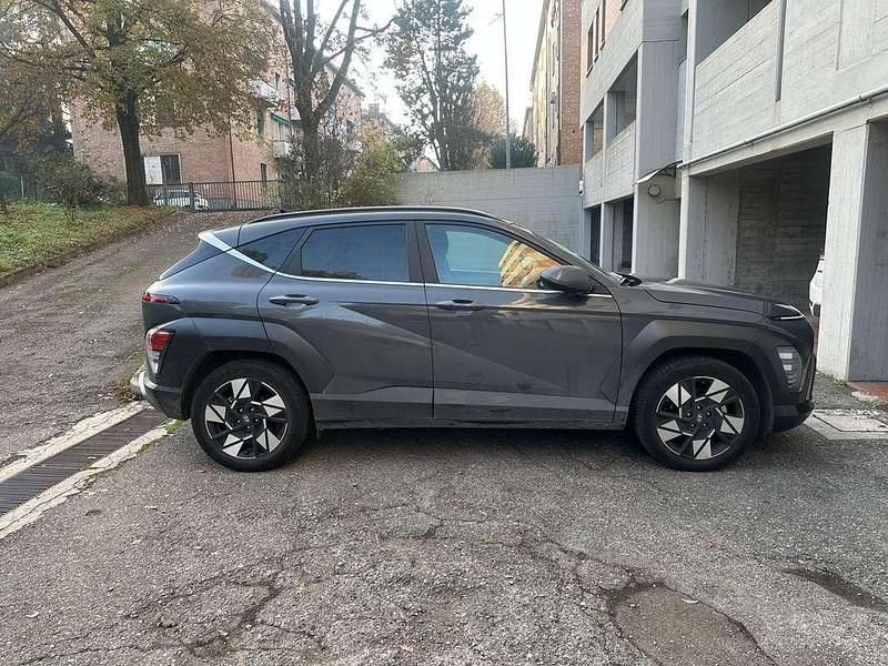 Grigio Usata 2024 Hyundai Kona SUV | 29.500 € (Cara) - Immagine 1/4