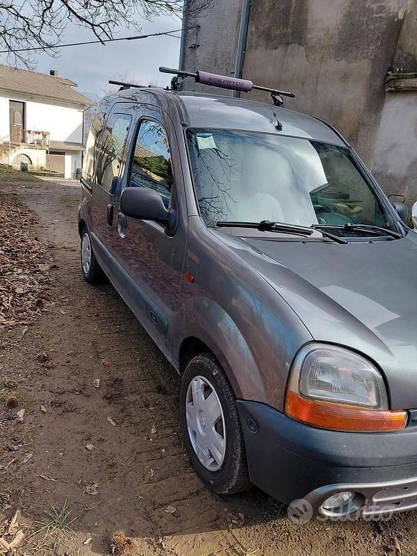 Usata Renault Kangoo 75 CV (55 kW) 2002 Grigio Berlina