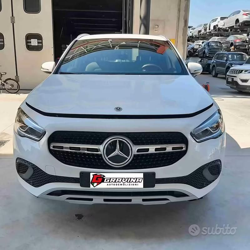 Usata Mercedes GLA180 Business 116 CV (85 kW) 2020 Bianco SUV