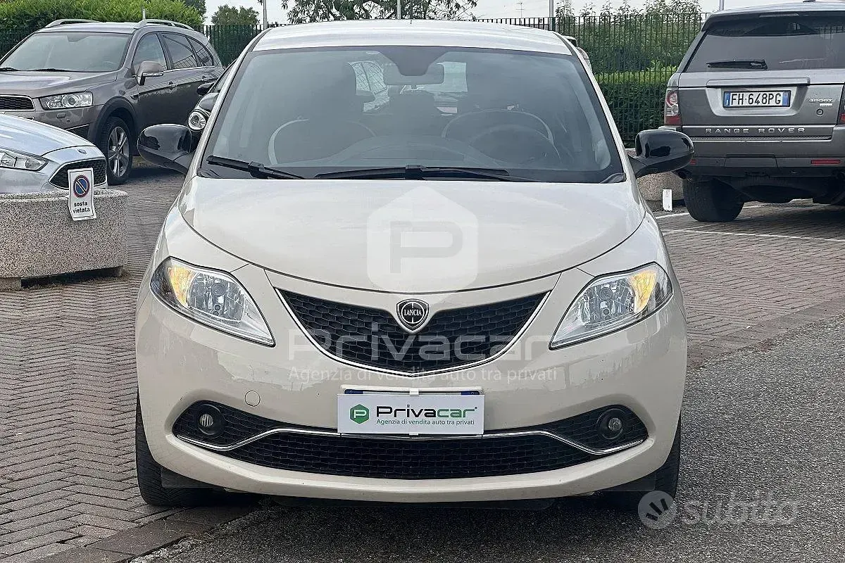 Usata Lancia Ypsilon Gold 69 CV (50 kW) 2017 Bianco Utilitaria