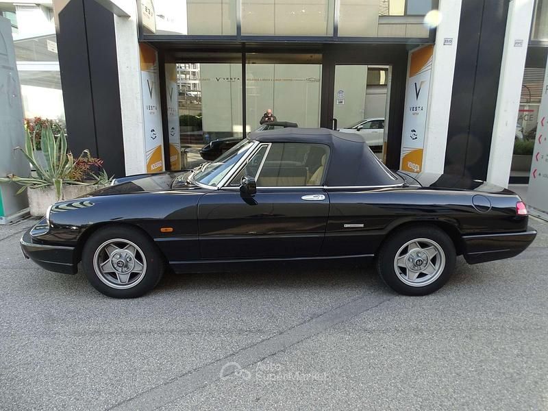 Usata Alfa Romeo Spider 106 CV (77 kW) 1991 Nero Cabrio