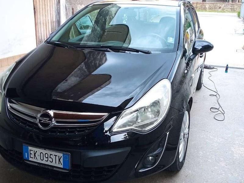 Nero Usata 2011 Opel Corsa Club Tre volumi | 3500 € (Super prezzo) - Immagine 1/3