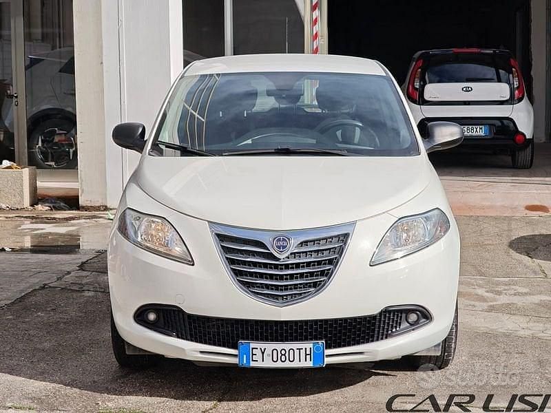 Usata Lancia Ypsilon Silver 95 CV (69 kW) 2015 Utilitaria