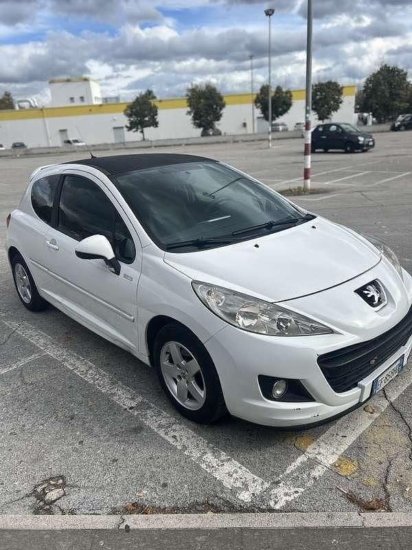 Usata 2012 Peugeot 207 Tre volumi | 2399 € (Super prezzo) - Immagine 1/4