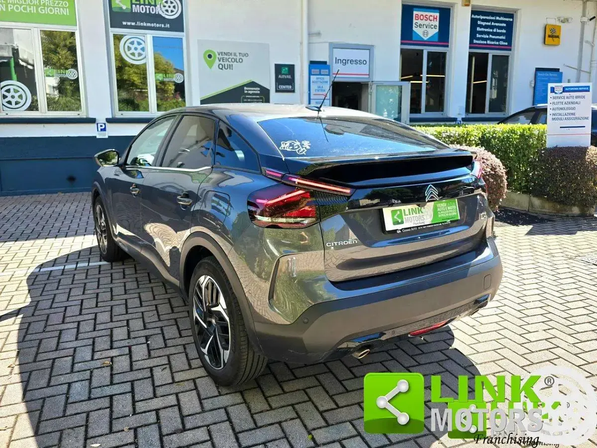 Usata Citroën C4 Shine 131 CV (96 kW) 2022 Grigio scuro Berlina