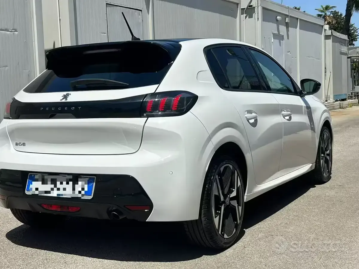 Usata Peugeot 208 102 CV (75 kW) 2023 Bianco Utilitaria
