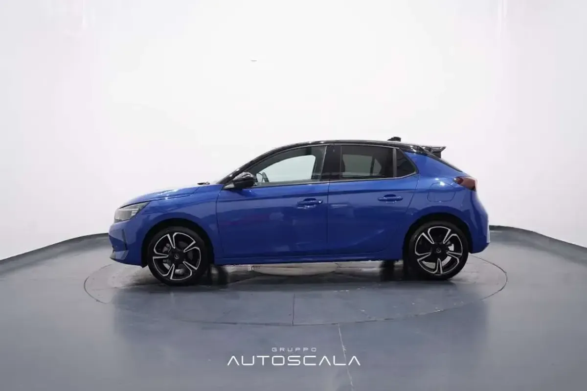 Usata Opel Corsa 131 CV (96 kW) 2024 Voltaic blue Utilitaria