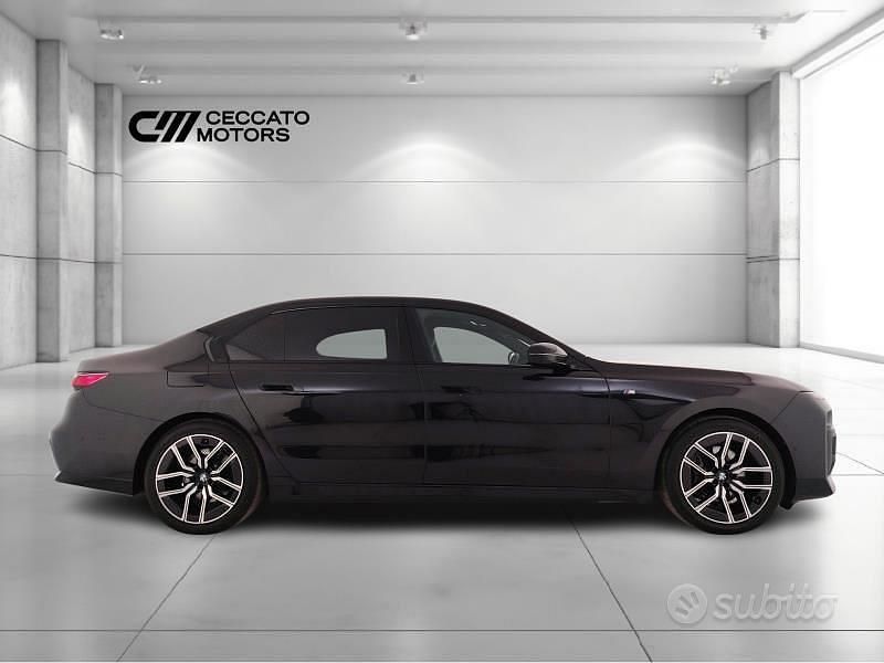Usata BMW 740 M Sport 299 CV (219 kW) 2025 Nero Berlina