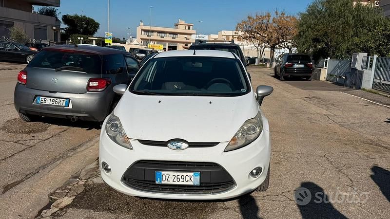 Usado Ford Fiesta 71 HP (52 kW) 2009 Branco Citadino