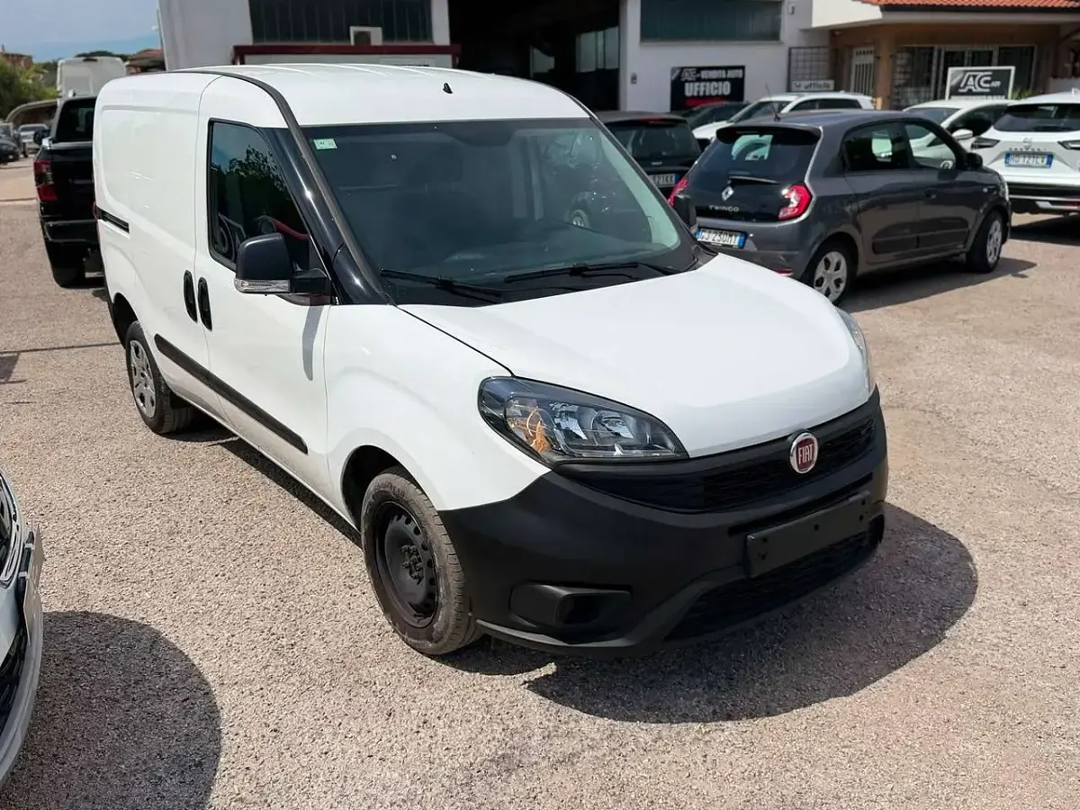 Usata Fiat Doblò Dynamic 95 CV (69 kW) 2021 Bianco Monovolume