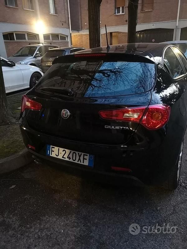 Usata Alfa Romeo Giulietta Super 120 CV (88 kW) 2017 Nero Utilitaria