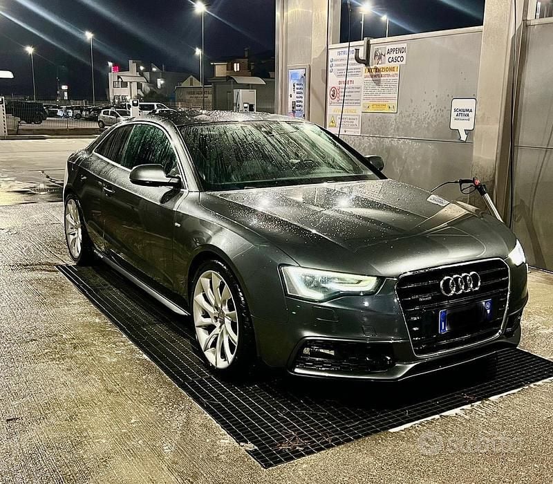 Grigio Usata 2012 Audi A5 Tre volumi | 12.900 € (Buon prezzo) - Immagine 1/4