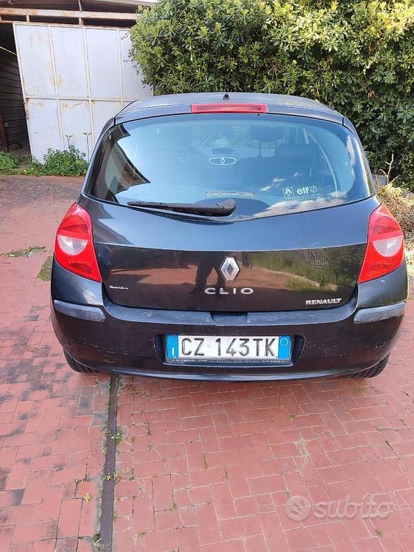Usata Renault Clio II 75 CV (55 kW) 2006 Nero Berlina