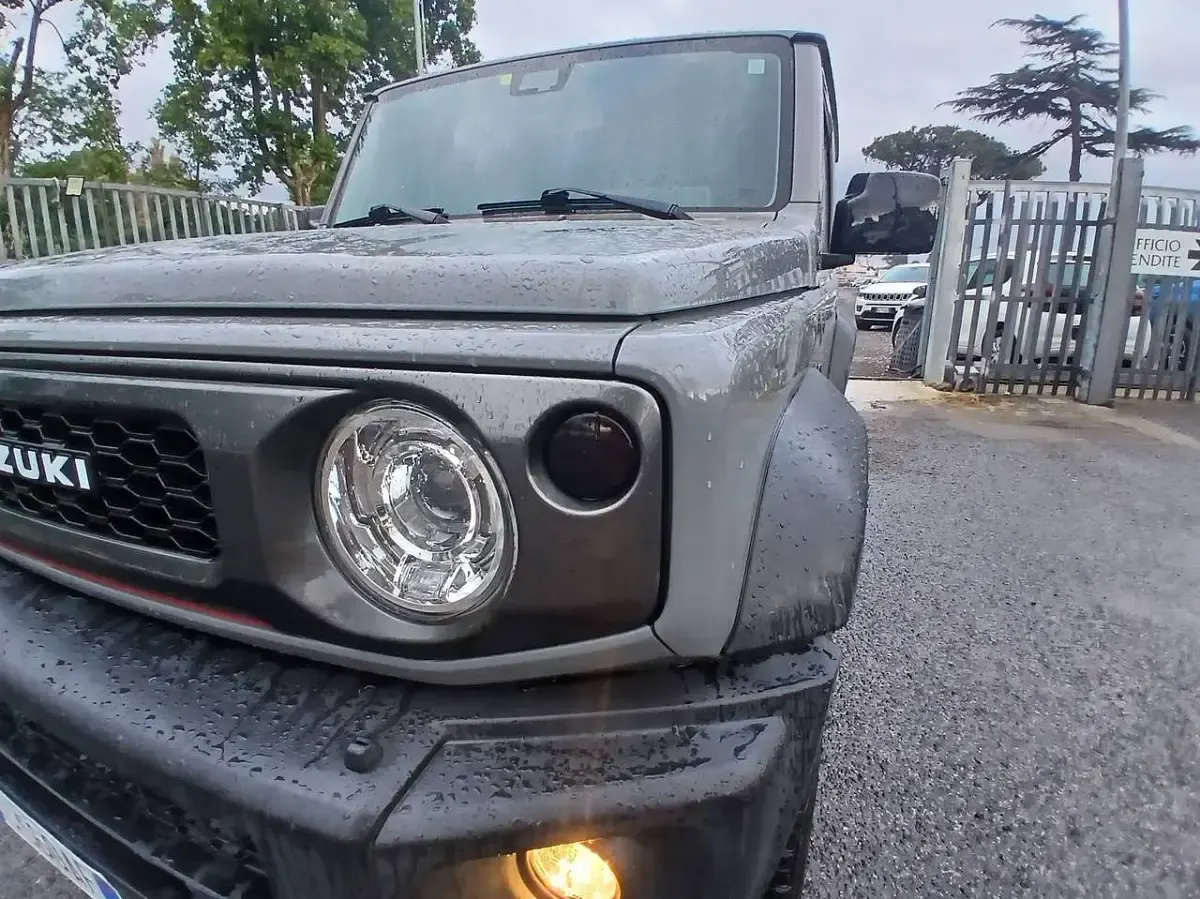 Usata Suzuki Jimny 102 CV (75 kW) 2018 Grigio SUV