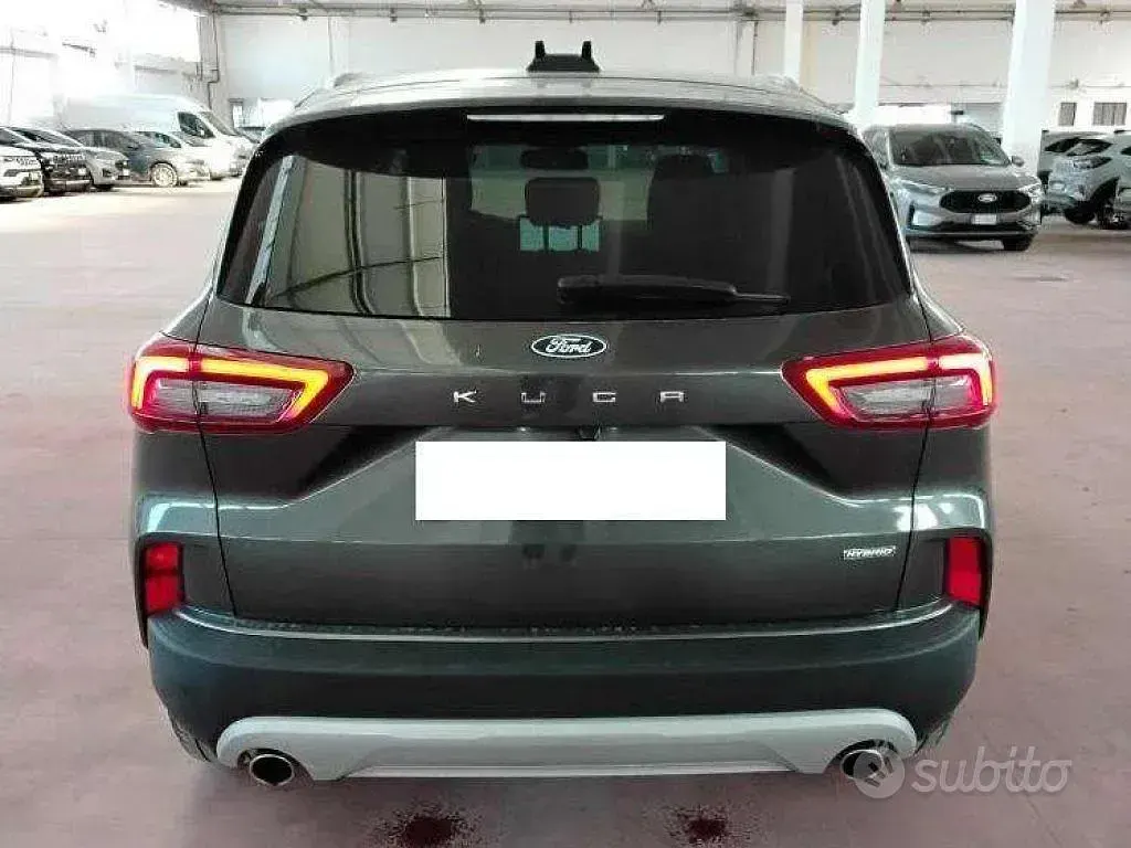 Usata Ford Kuga Titanium 179 CV (131 kW) 2025 Magnetic grey SUV