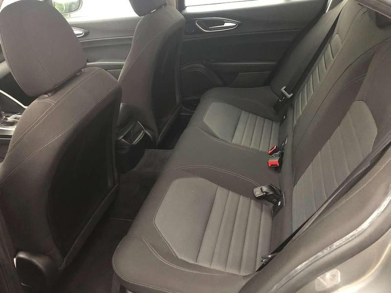 Usata Alfa Romeo Giulia Business Launch Edition 150 CV (110 kW) 2017 Grigio Berlina