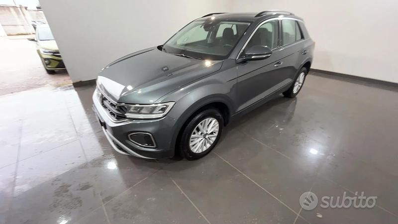 Usata VW T-Roc Life 149 CV (109 kW) 2022 Grigio SUV