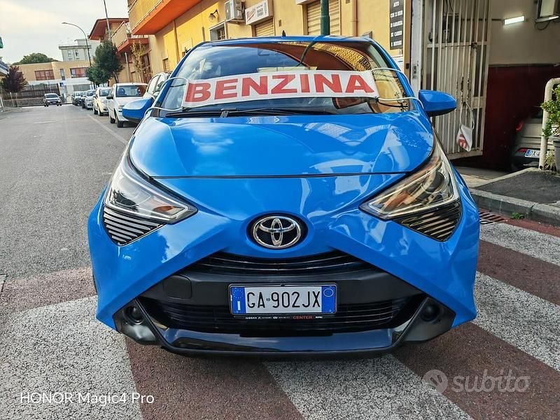 Usata Toyota Aygo X-clusiv 72 CV (52 kW) 2020 Blu Utilitaria