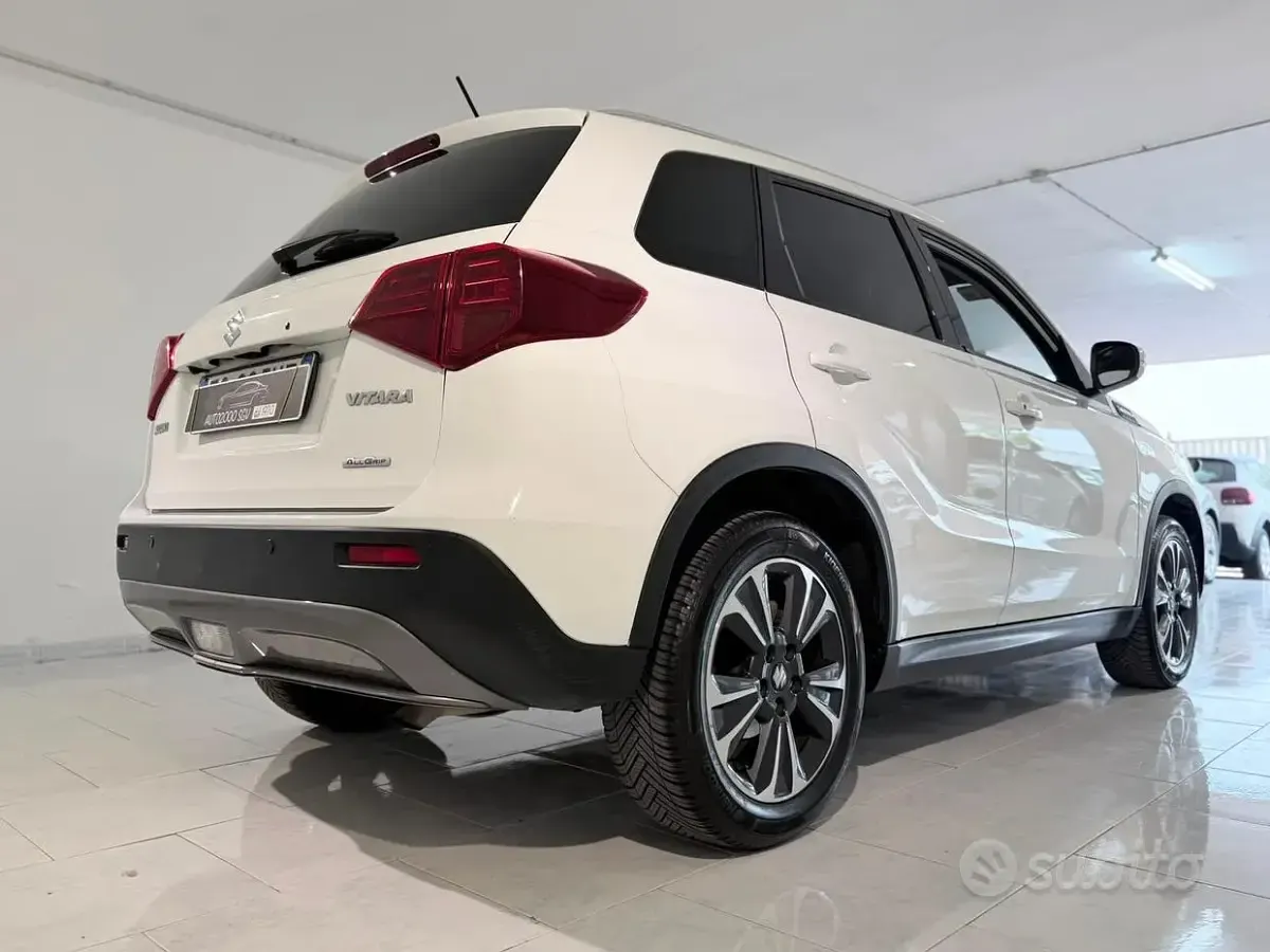 Usata Suzuki Vitara 140 CV (102 kW) 2019 Grigio SUV