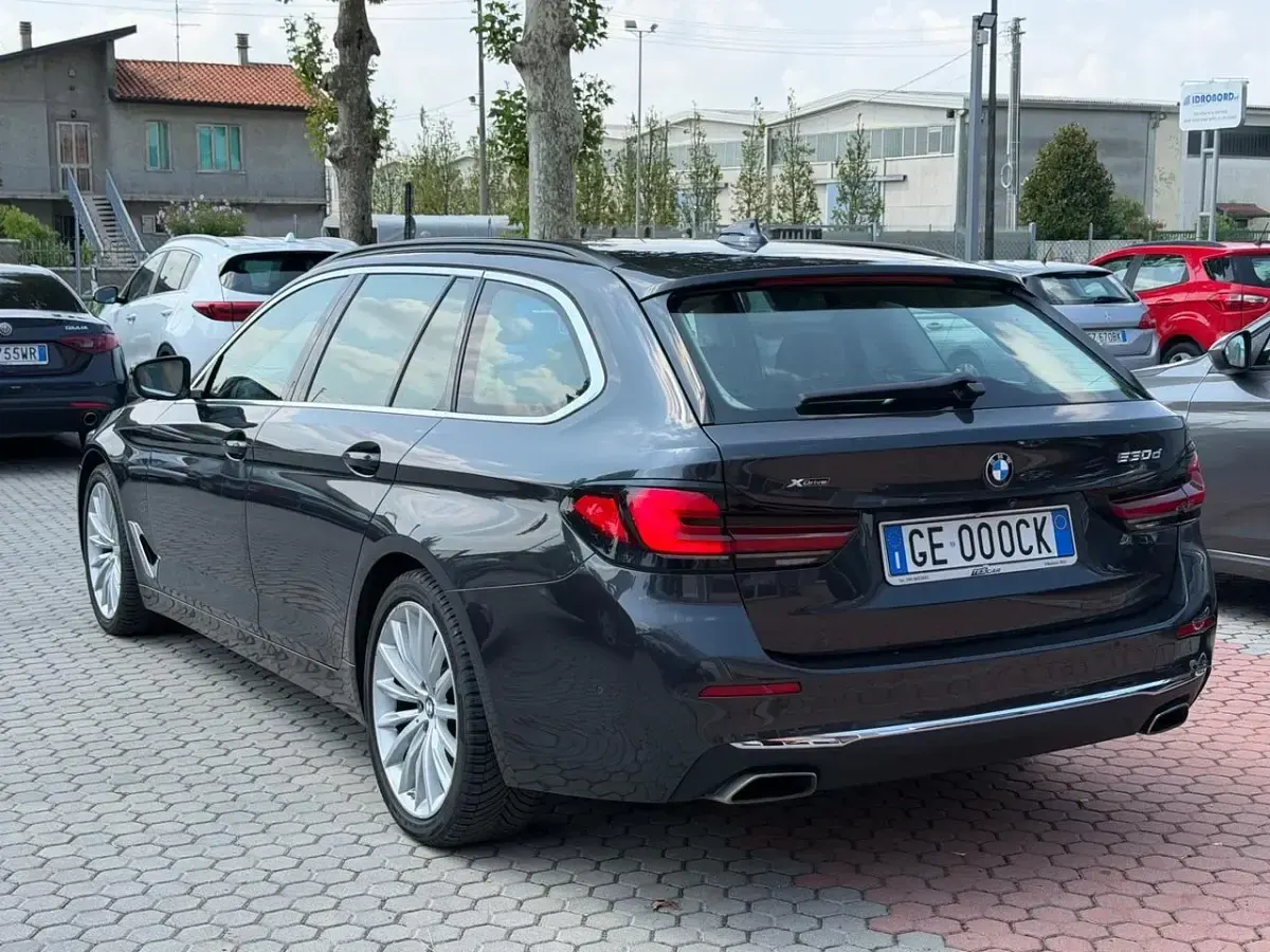 Usata BMW 530 Luxury Line 249 CV (183 kW) 2021 Grigio Station wagon