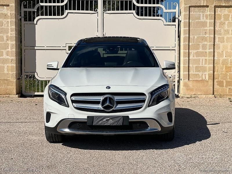 Usata Mercedes GLA180 122 CV (89 kW) 2016 Bianco SUV