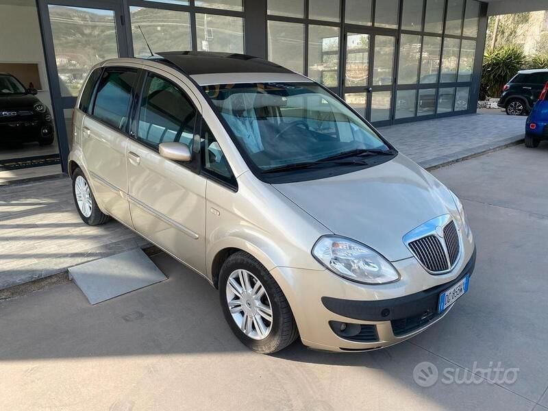 Usata Lancia Musa 90 CV (66 kW) 2007 Oro Monovolume