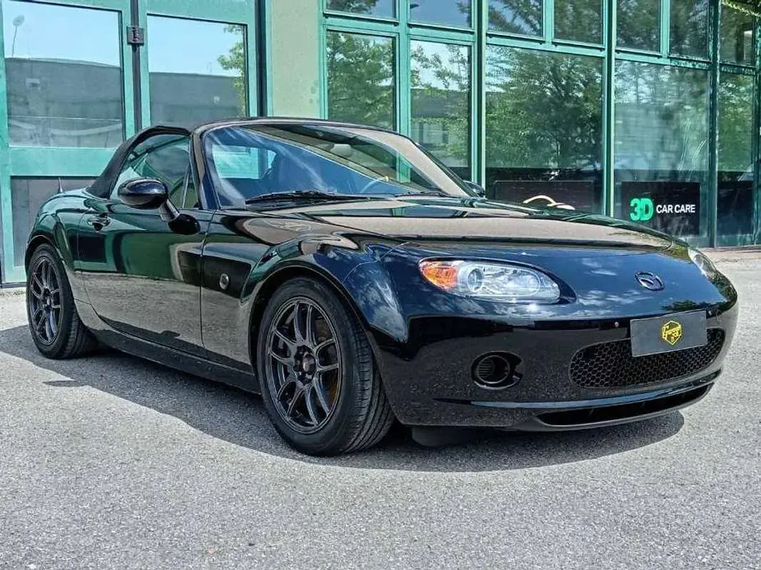 Usata Mazda MX5 High 126 CV (92 kW) 2006 Nero Cabrio