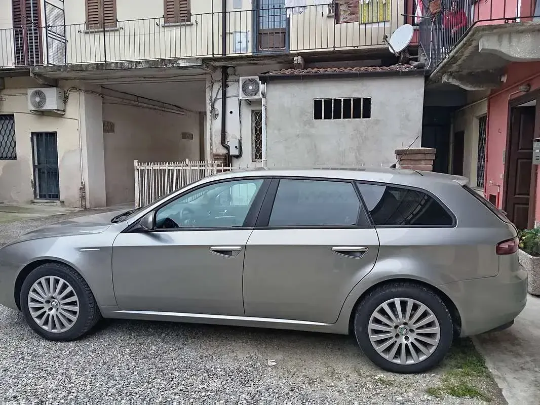 Usata Alfa Romeo 159 Progression 120 CV (88 kW) 2007 Grigio Station wagon
