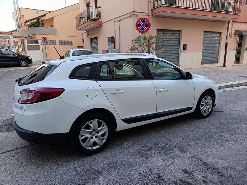Usata Renault Mégane III 110 CV (80 kW) 2012 Bianco Station wagon