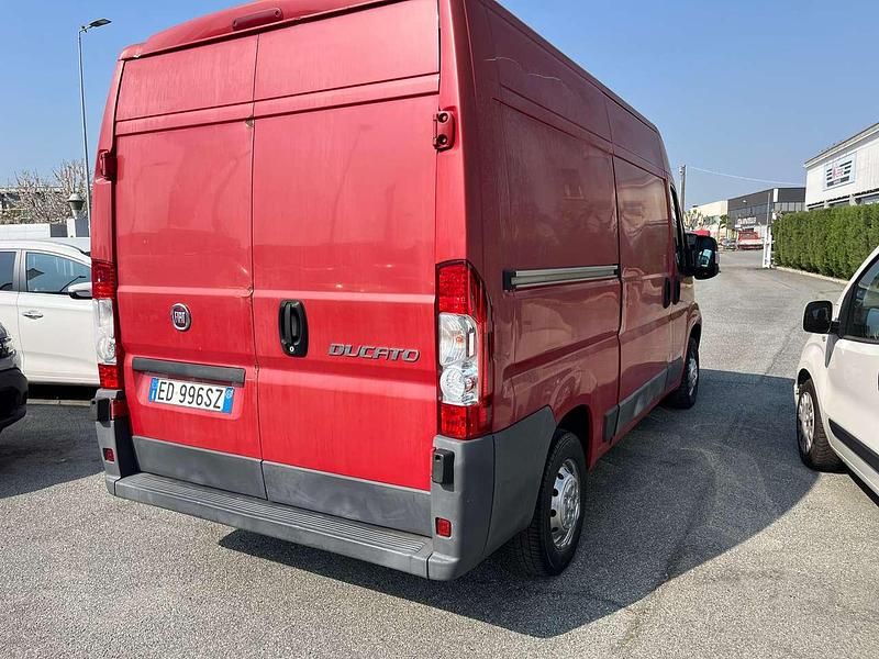 Usata Fiat Ducato 33 120 CV (88 kW) 2011 Rosso Furgone