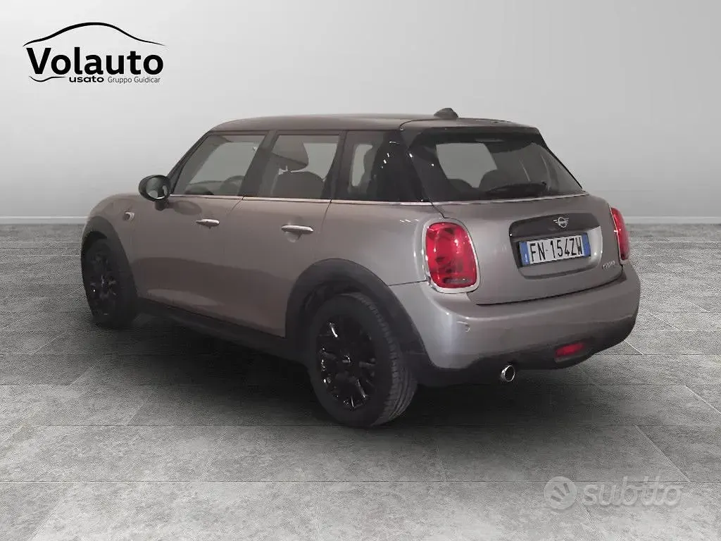 Usata Mini Cooper D Business 116 CV (85 kW) 2018 Grigio Utilitaria