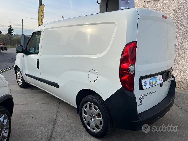 Usata Fiat Doblò S 105 CV (77 kW) 2021 Bianco Monovolume