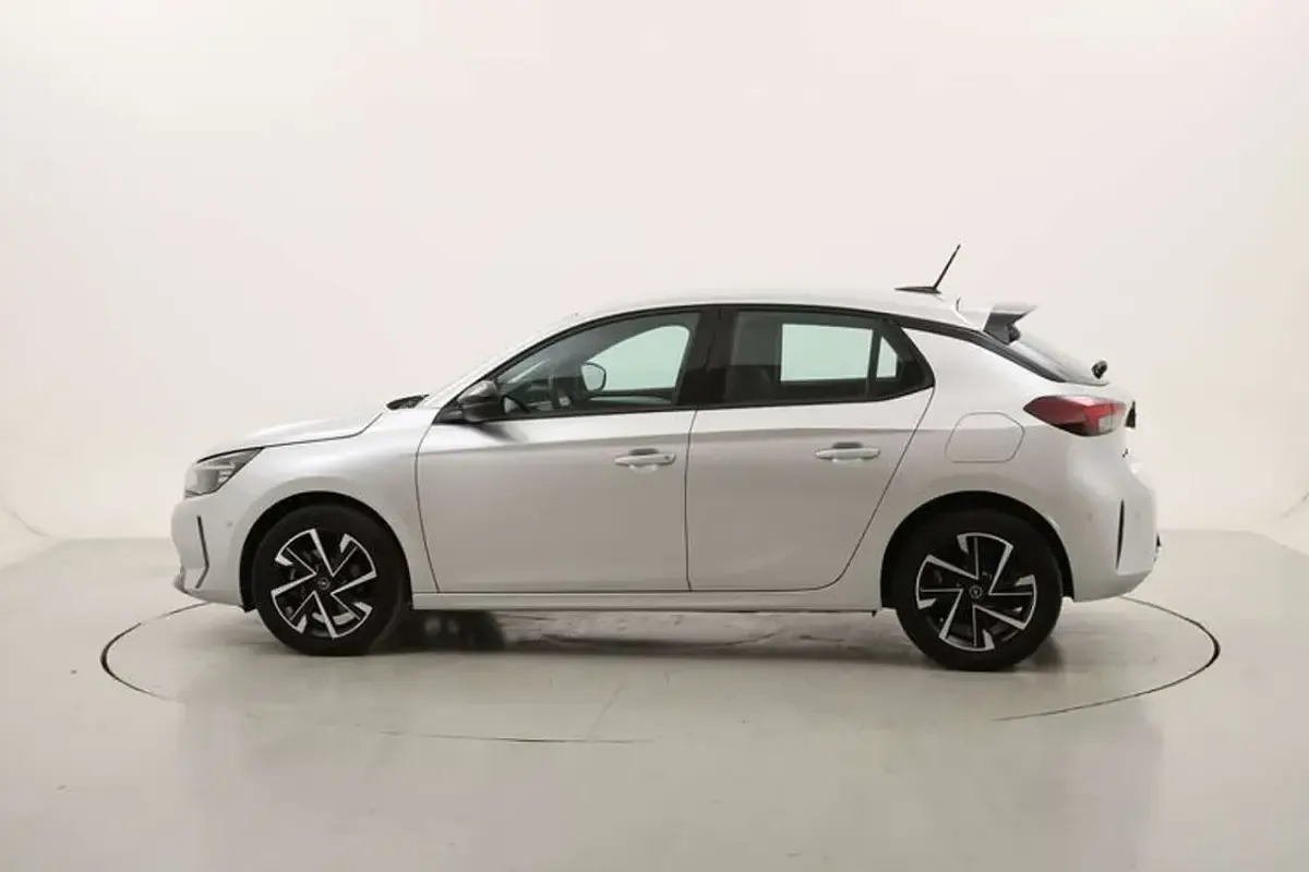 Usata Opel Corsa 101 CV (74 kW) 2025 Argento Utilitaria