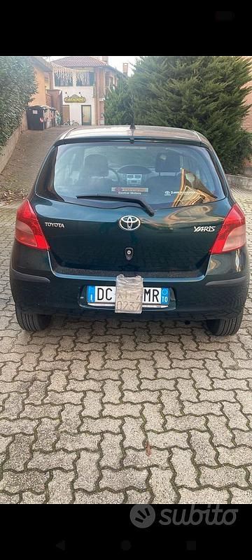 Usata Toyota Yaris 69 CV (50 kW) 2006 Verde Utilitaria