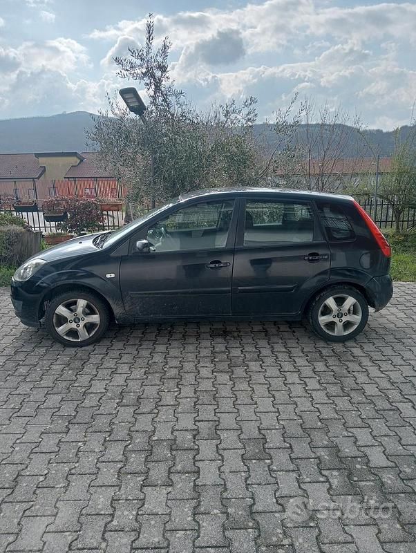 Usata Ford Fiesta 73 CV (53 kW) 2007 Utilitaria