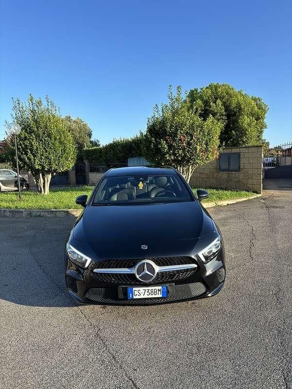 Nero Usata 2019 Mercedes A180 Business Tre volumi | 21.900 € (Buon prezzo) - Immagine 1/4
