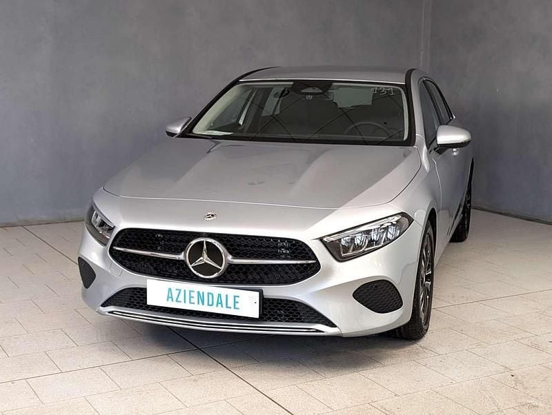 Argento Usata 2024 Mercedes A180 Advanced Tre volumi | 26.890 € (Ottimo prezzo) - Immagine 1/3