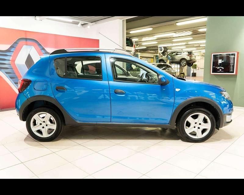 Usata Dacia Sandero Prestige 90 CV (66 kW) 2015 Blu/azzurro Utilitaria