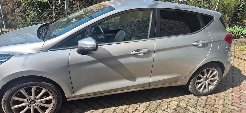 Usata Ford Fiesta Titanium 86 CV (63 kW) 2019 Grigio Utilitaria