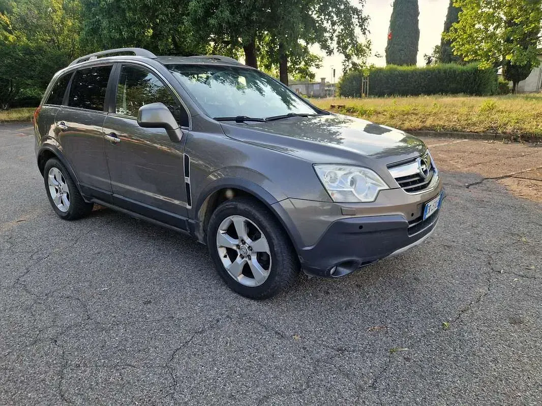 Usata Opel Antara Cosmo 227 CV (166 kW) 2008 Grigio SUV