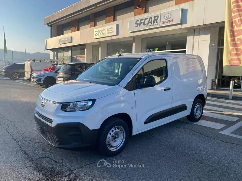 Bianco Nuova 2025 Fiat Doblò Monovolume | 19.950 € - Immagine 1/4