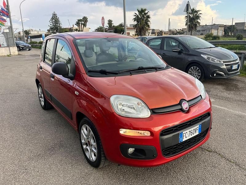 Usata Fiat Panda Lounge 95 CV (69 kW) 2016 Rosso Utilitaria